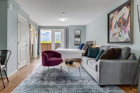 Bed, Seating area