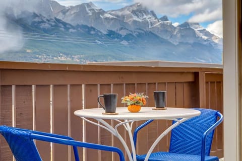 Balcony/Terrace, Mountain view