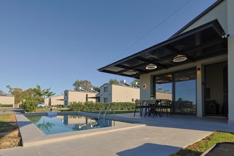 Property building, Dining area, Swimming pool, sunbed