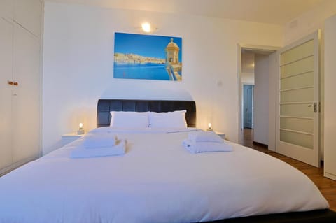 Bed, Photo of the whole room, Bedroom, towels, wardrobe