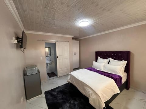 New Dawn Guest House Bed and Breakfast in Cape Town