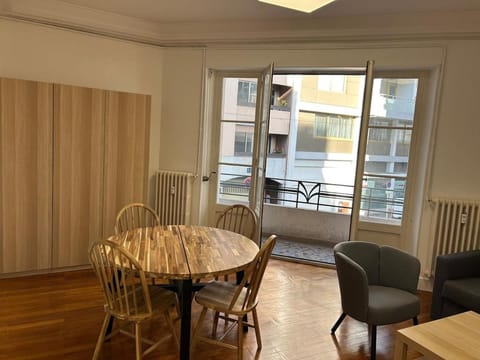 Appartement hypercentre avec balcons Apartment in Chambery