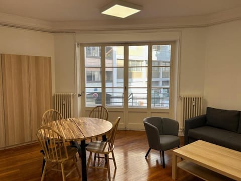 Appartement hypercentre avec balcons Apartment in Chambery