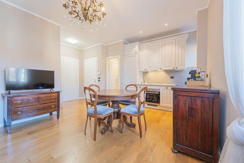 TV and multimedia, Kitchen or kitchenette, Dining area