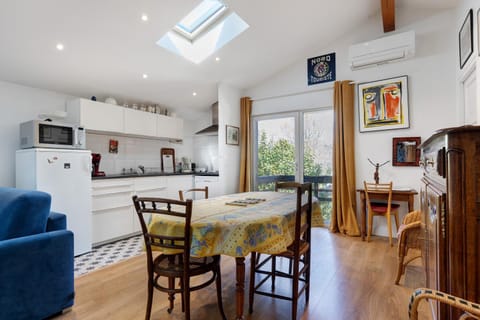 Property building, Kitchen or kitchenette, Living room