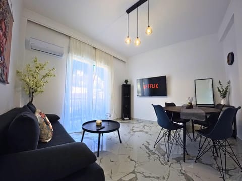 TV and multimedia, Living room, Dining area, air conditioner