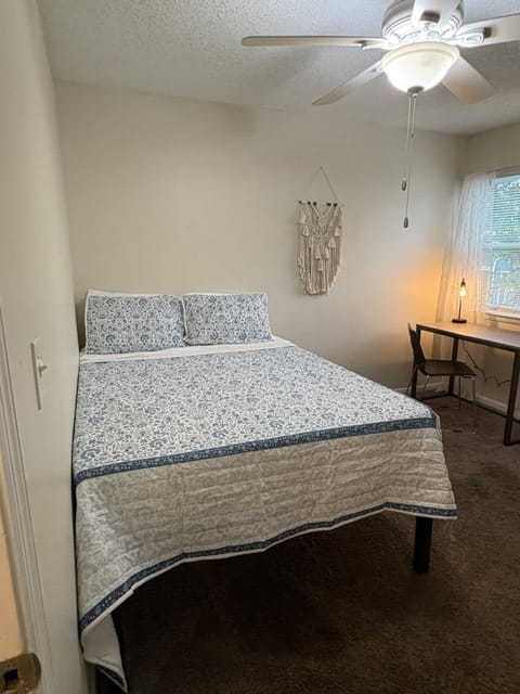 Winter Rates - Near USC & Riverbanks Zoo Apartment in West Columbia