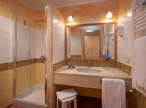 Shower, Bathroom, towels