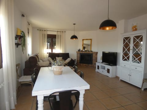 Communal lounge/ TV room, Dining area