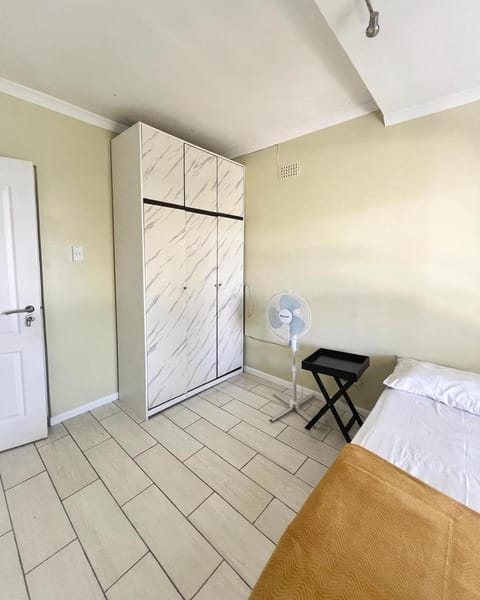 Spacious house for 11 Guests near Canal Walk Mall House in Cape Town