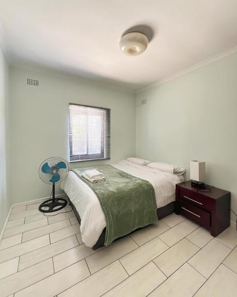 Spacious house for 11 Guests near Canal Walk Mall House in Cape Town