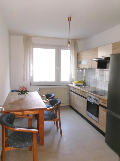 Kitchen or kitchenette, Dining area, oven, stove