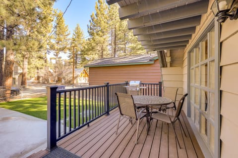 Walk to Trolley! Big Bear Family Cabin with Deck Cabin in Big Bear