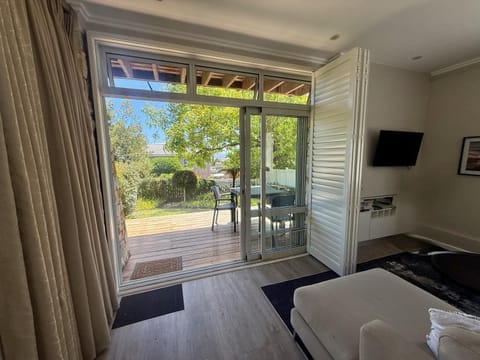 Patio, Seating area, Dining area, Garden view