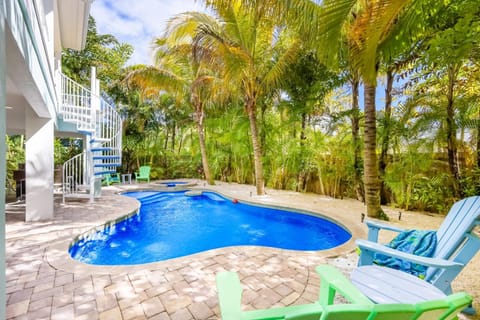 Bermuda Bay: 1.5 Blocks to Beach! Pool Spa, Rooftop Deck House in Anna Maria Island