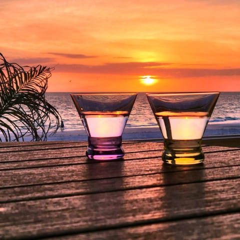 Bikini's & Martini's Beachfront: Direct Gulf Front! Pool, Spa, Pro-Series Loaded Game Room & Arcade House in Holmes Beach