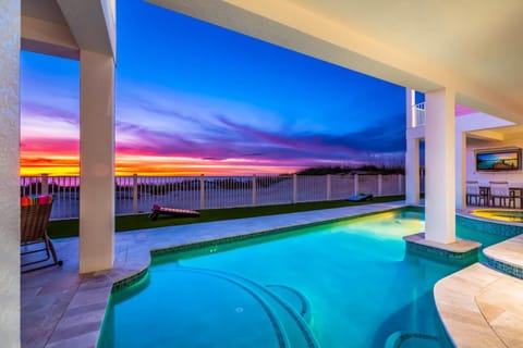 Bikini's & Martini's Beachfront: Direct Gulf Front! Pool, Spa, Pro-Series Loaded Game Room & Arcade House in Holmes Beach