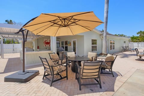 Water's Edge: Dog Friendly, Canal Front, Dock & Pool & Spa House in Holmes Beach