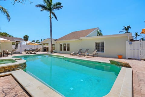 Water's Edge: Dog Friendly, Canal Front, Dock & Pool & Spa House in Holmes Beach