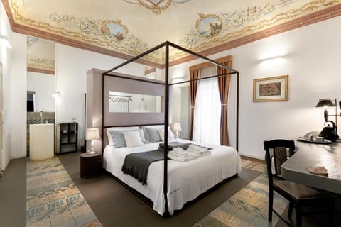 Bed, Photo of the whole room, Decorative detail, Bedroom, hair dryier, towels, elevator