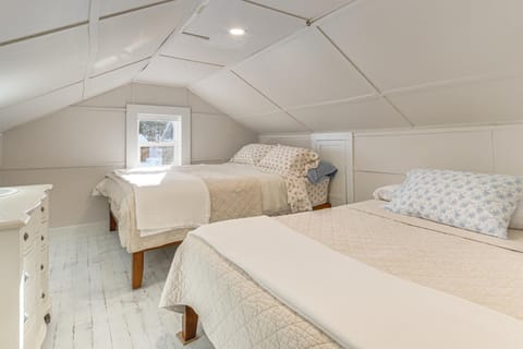 Sturgeon River Gem! Outdoor recreation galore House in Indian River