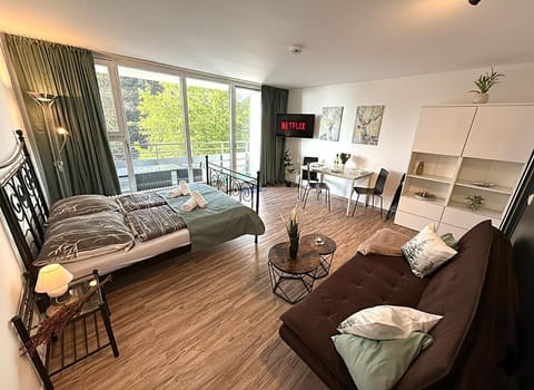 Bed, TV and multimedia, Living room, Photo of the whole room, Seating area, Dining area, Bedroom