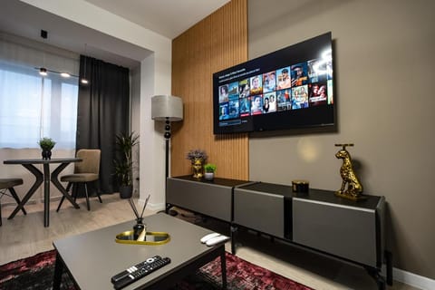 TV and multimedia, Living room, Seating area, Evening entertainment