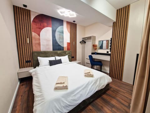 Bedroom, towels, wardrobe