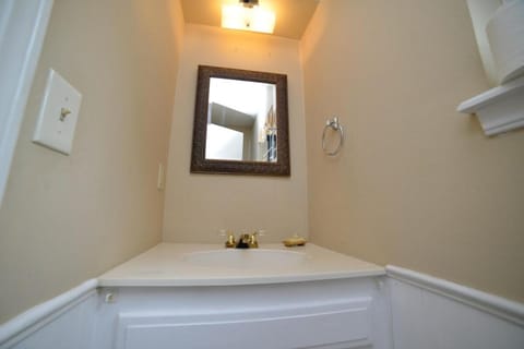 Relaxing Norman Stay 5 Min to OU Pool Access House in Norman