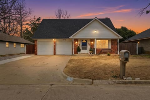 Relaxing Norman Stay 5 Min to OU Pool Access House in Norman