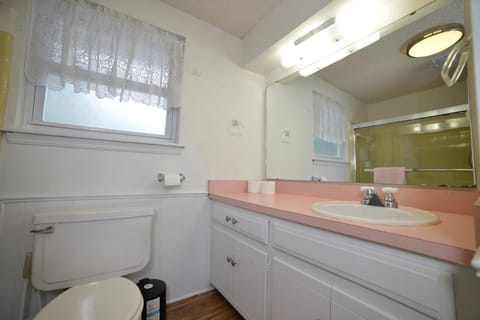 Relaxing Norman Stay 5 Min to OU Pool Access House in Norman