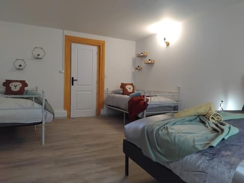Bed, Living room, Photo of the whole room, Bedroom