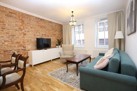Communal lounge/ TV room, TV and multimedia, Living room, Dining area