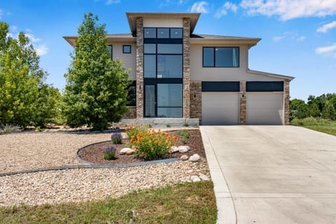 Property building, Spring, Day, Street view, Quiet street view