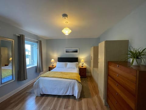 Bed, Photo of the whole room, Bedroom, Street view, hair dryier, wardrobe