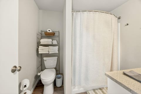 Clearview Comfort- 3BR near Airport! House in Medford