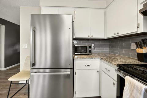 Clearview Comfort- 3BR near Airport! House in Medford