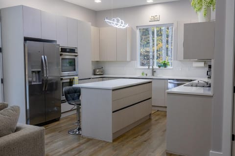 Creekside Guest House Mountains & Relax to the soothing sound of the creek House in Mills River