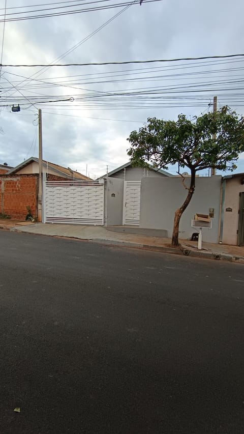 Neighbourhood, Street view