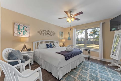 Foley 3BR-2BA - Hot Tub - 7 Miles to Beach House in Foley