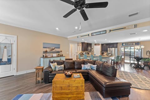 Foley 3BR-2BA - Hot Tub - 7 Miles to Beach House in Foley