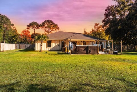 Foley 3BR-2BA - Hot Tub - 7 Miles to Beach House in Foley