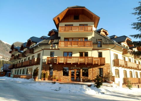 Property building, Facade/entrance, Winter