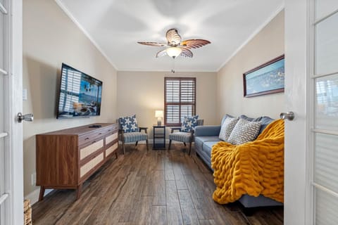 Amazing Heated & Screen Pool w Stunning Design! House in Crystal Beach