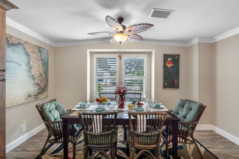 Amazing Heated & Screen Pool w Stunning Design! House in Crystal Beach