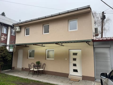 Kuca Popovic Villa in Serbia