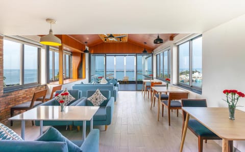 Restaurant/places to eat, Natural landscape, Sea view