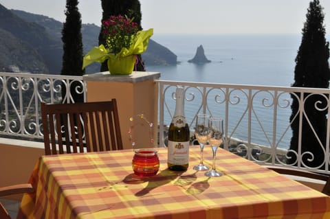 Balcony/Terrace, Landmark view, Mountain view, Sea view