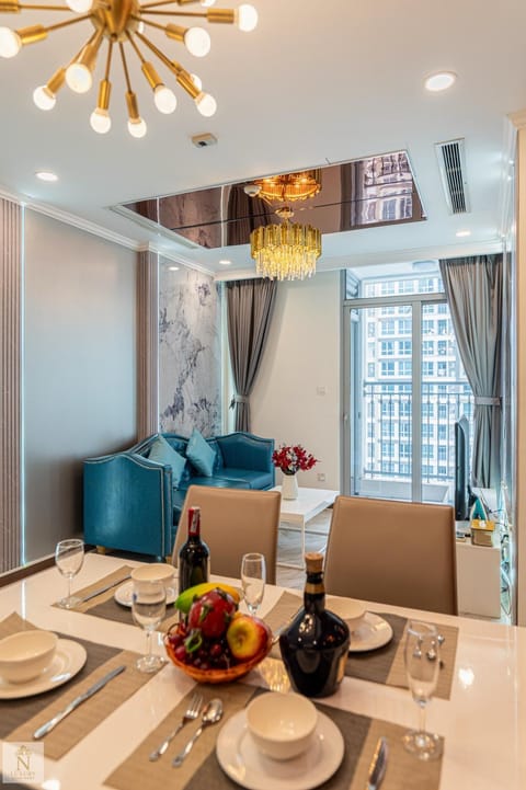 Living room, Food and drinks, Seating area, Dining area