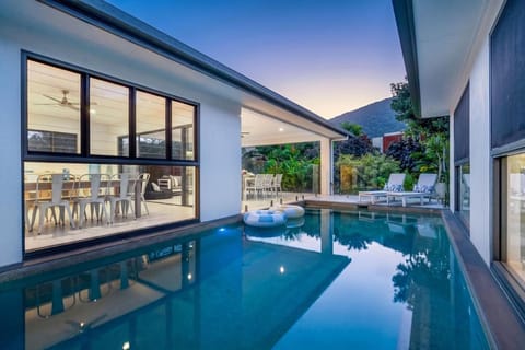 Pool view, Swimming pool, sunbed